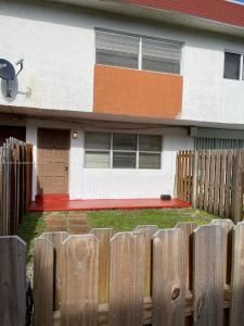 1560 NE 151st St 103, North Miami Beach, Florida 33162, USA