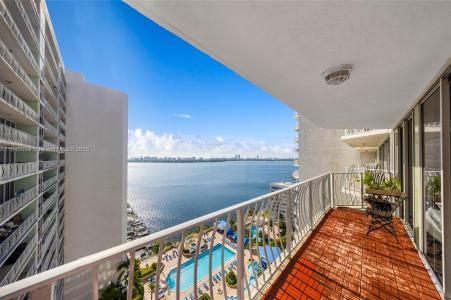 7601 E Treasure Dr 2010, North Bay Village, Florida 33141, USA