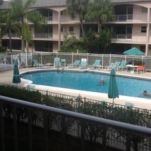 541 Blue Heron Dr 215, Hallandale Beach, Florida 33009, USA