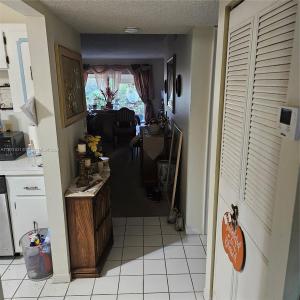 3571 Inverrary Dr 409, Lauderhill, Florida 33319, USA