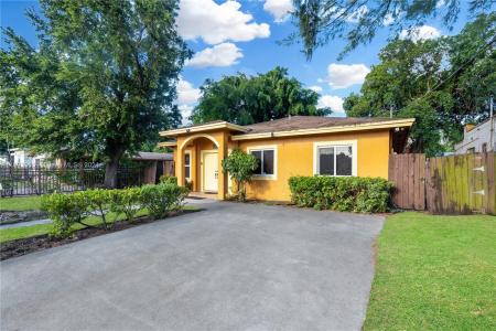 6949 NW 6th Ct, Miami, Florida 33150, USA