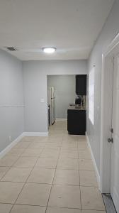 4040 NW 30th Ter 5, Lauderdale Lakes, Florida 33309, USA