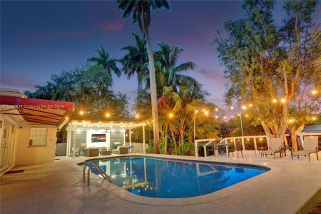 11195 W Biscayne Canal Rd, Miami, Florida 33161, USA