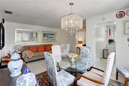 160 NE 8th Ave 9B, Hallandale Beach, Florida 33009, USA