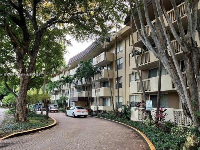 North Miami, Florida 33181, USA