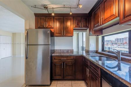 17021 N Bay Rd 812, Sunny Isles Beach, Florida 33160, USA
