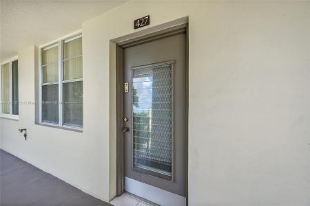 4850 NW 29th Ct 427, Lauderdale Lakes, Florida 33313, USA