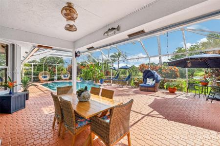 560 W Cypress Pointe Dr W, Pembroke Pines, Florida 33027, USA