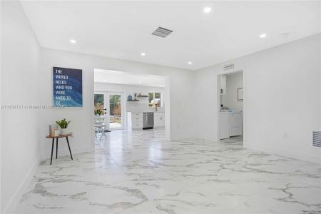 1260 NE 3rd St, Pompano Beach, Florida 33060, USA