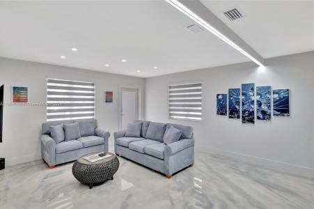 1070 SW 25th Ave, Miami, Florida 33135, USA