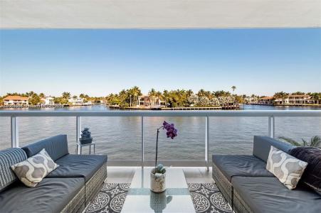 20191 E Country Club Dr TH7, Aventura, Florida 33180, USA