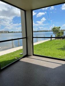 117 Lake Emerald Dr 110, Oakland Park, Florida 33309, USA