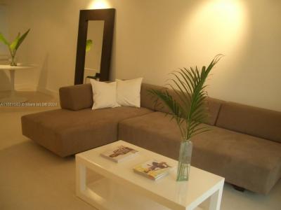 201 Jefferson Ave 2E, Miami Beach, Florida 33139, USA