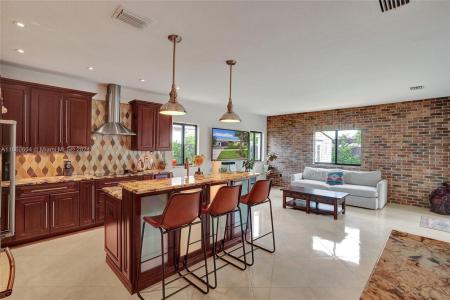 8843 NW 176th St, Hialeah, Florida 33018, USA