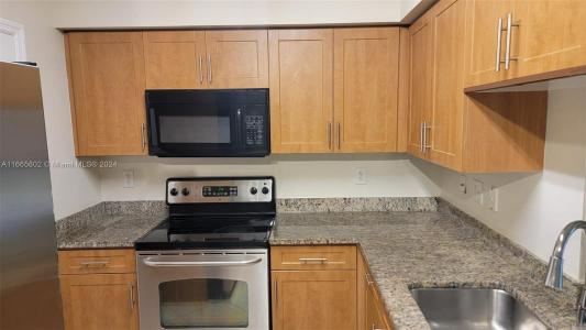 6530 Emerald Dunes Dr 305, West Palm Beach, Florida 33411, USA