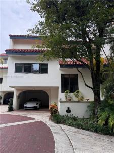 2000 S Bayshore Dr 68, Miami, Florida 33133, USA