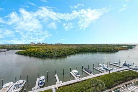 425 SW Dockside Drive 803, Naples, Florida 34110, USA
