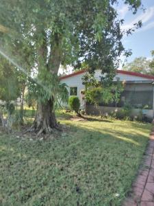 4028 SW 49th Ct, Dania Beach, Florida 33314, USA