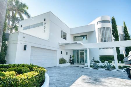 934 S Southlake Dr, Hollywood, Florida 33019, USA