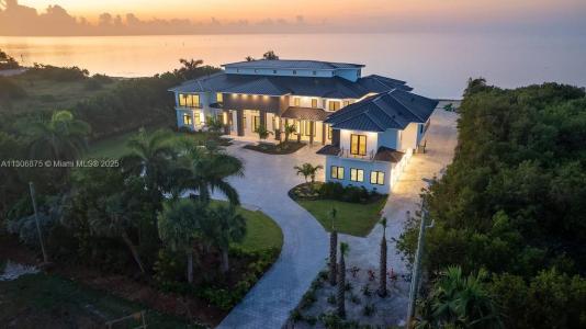 2405 Coco Plum Dr, Marathon, Florida 33050, USA