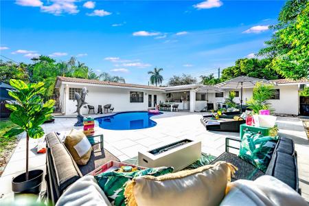 1574 NE 38th St, Oakland Park, Florida 33334, USA