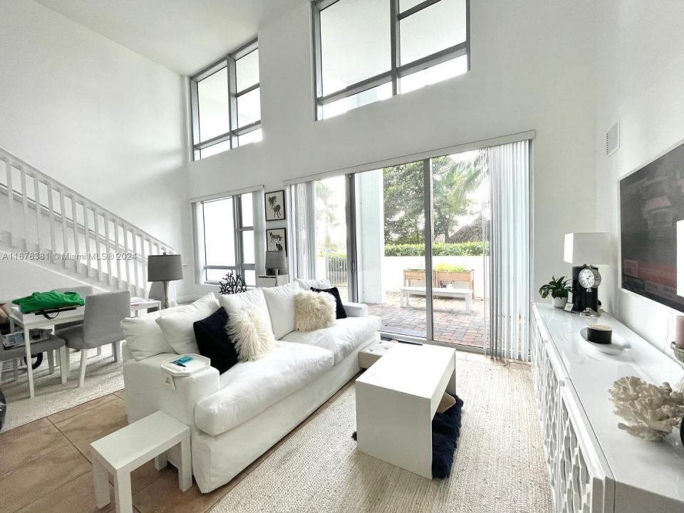 2681 N Flamingo TH6S, Sunrise, FL 33323