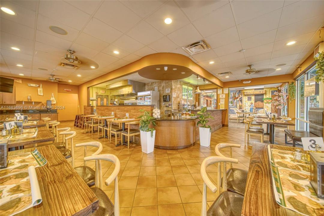 Full Service Restaurant F In Palmetto Bay On US1, Palmetto Bay, FL 33157