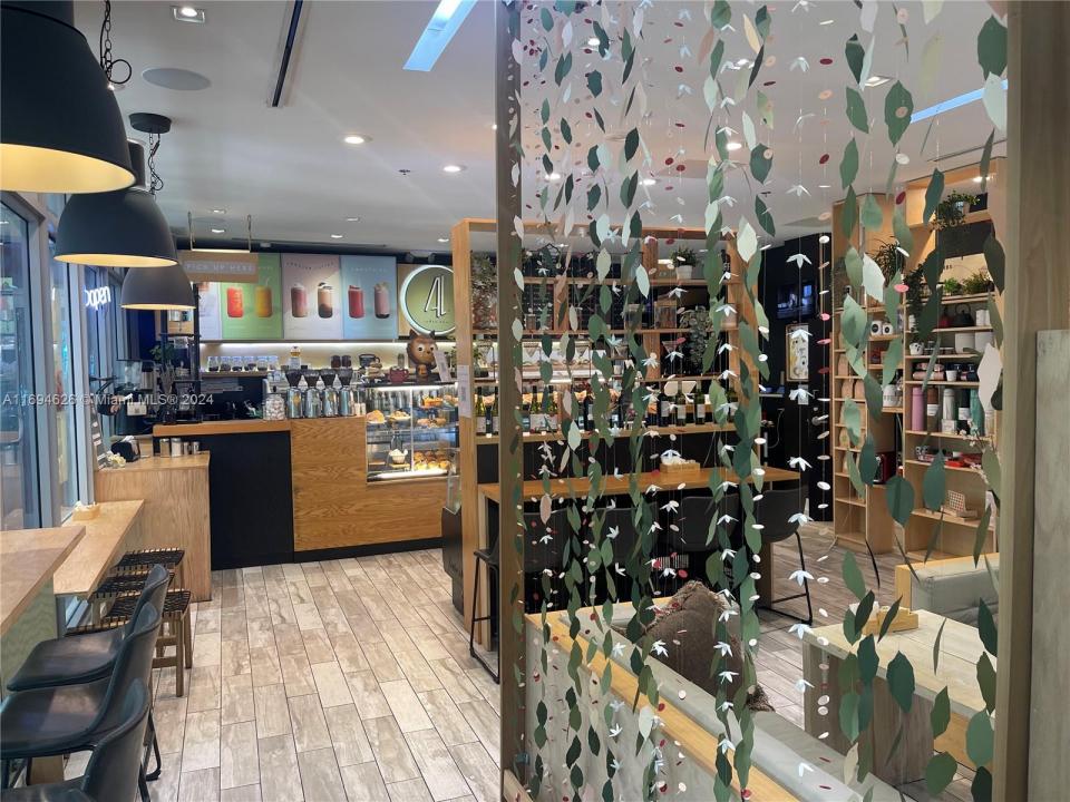 p st, Hollywood, FL 33019