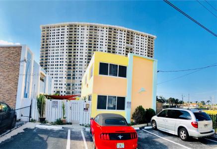 332 Georgia St, Hollywood, Florida 33019, USA