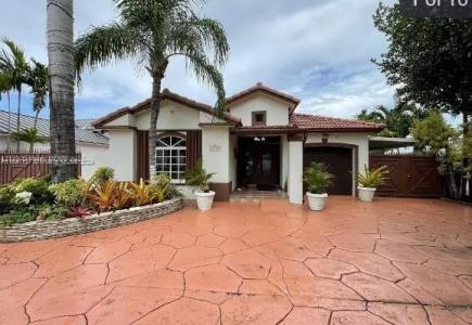 19401 NW 82nd Ct, Hialeah, Florida 33015, USA