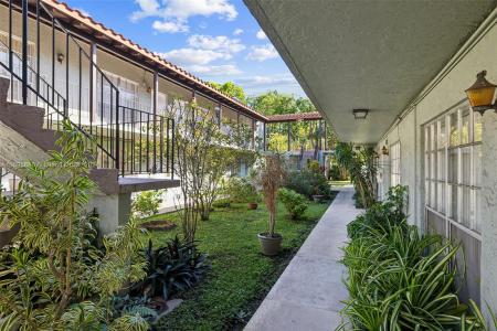 10776 N Kendall Dr F5, Miami, Florida 33176, USA
