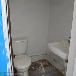 33 N Federal Highway, Dania Beach, Florida 33004