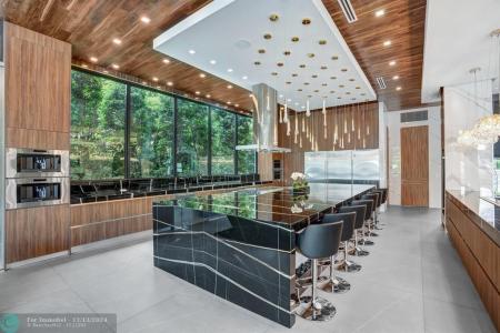 671 Middle River Dr, Fort Lauderdale, Florida 33304