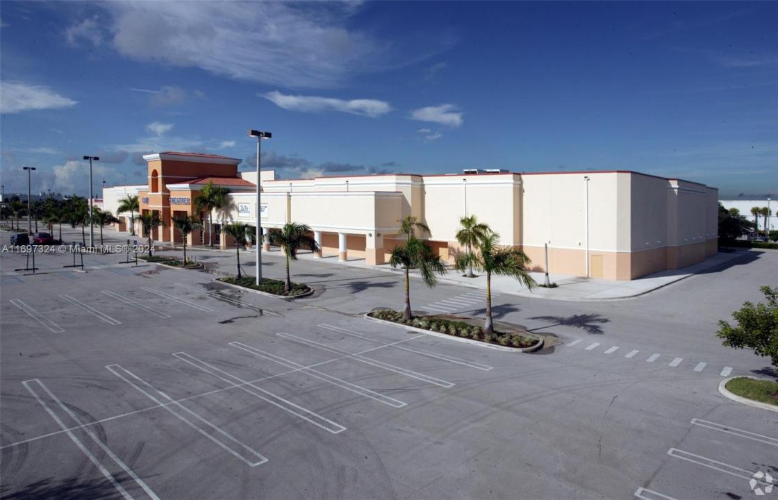 17355 NW 59th Ave, Hialeah, FL 33015