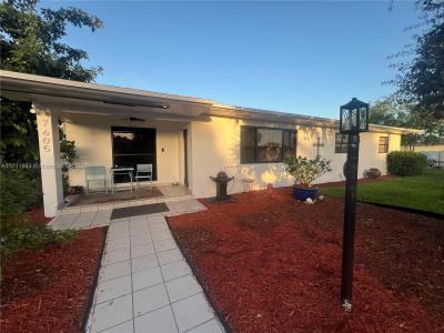 7605 W 6th Ave, Hialeah, FL 33014