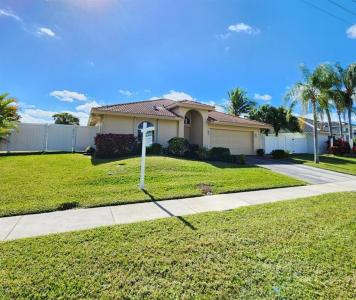 426 SE 3rd Pl, Dania Beach, Florida 33004, Estados Unidos