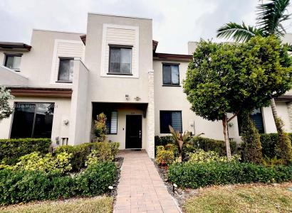 839 NE 211 ST 211 ST 839, Miami, Florida 33179, USA