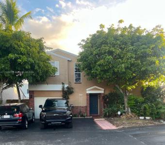 8608 NW 193rd Ter, Hialeah, Florida 33015, USA