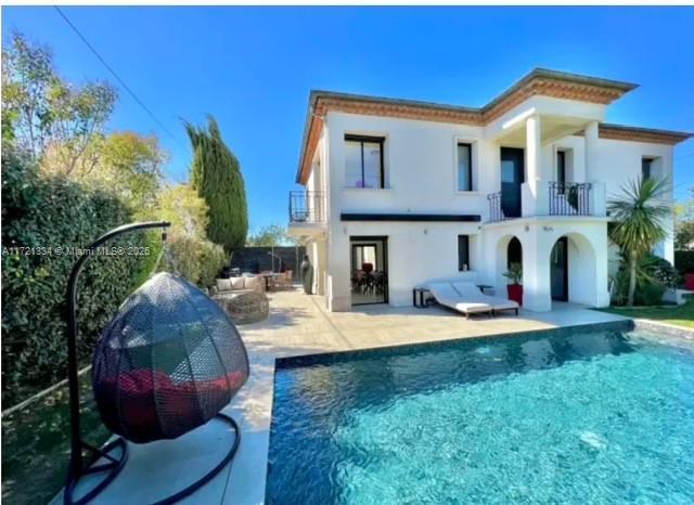 1 Rue Rolland Garros Aix, New York 13090, Stati Uniti