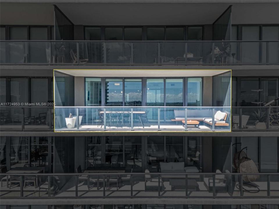 650 NE 32 St 2703, Miami, FL 33137