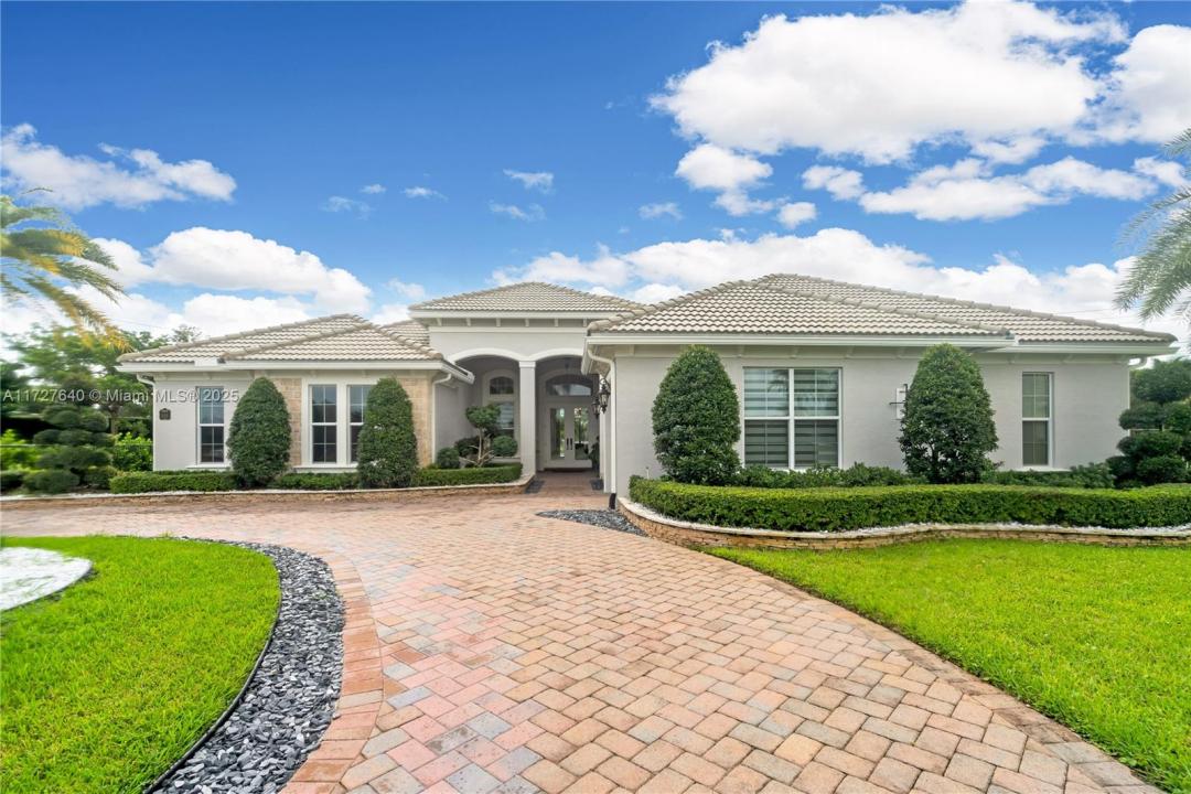 5202 S Sterling Ranch Cir, Davie, FL 33314