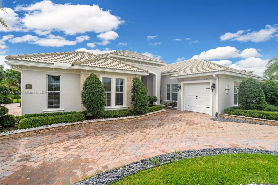 5202 S Sterling Ranch Cir, Davie, FL 33314