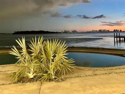 1982 NE 119th Rd, North Miami, Florida 33181, USA