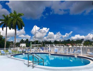 1475 SE 15th St 301, Fort Lauderdale, Florida 33316, USA