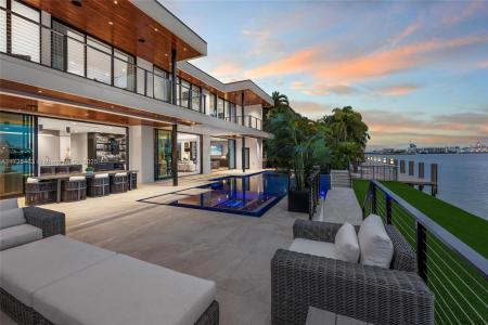 1957 SE 21 Ave, Fort Lauderdale, Florida 33316, USA