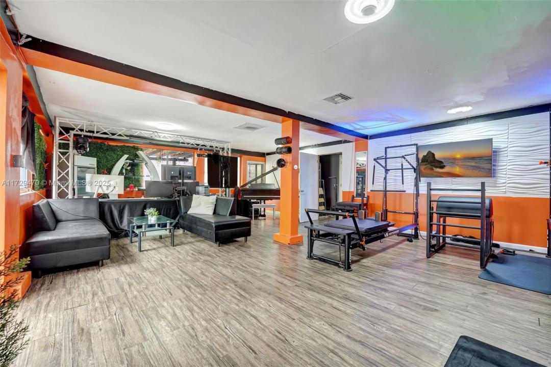 18600 NE 7th Ct, North Miami Beach, FL 33179