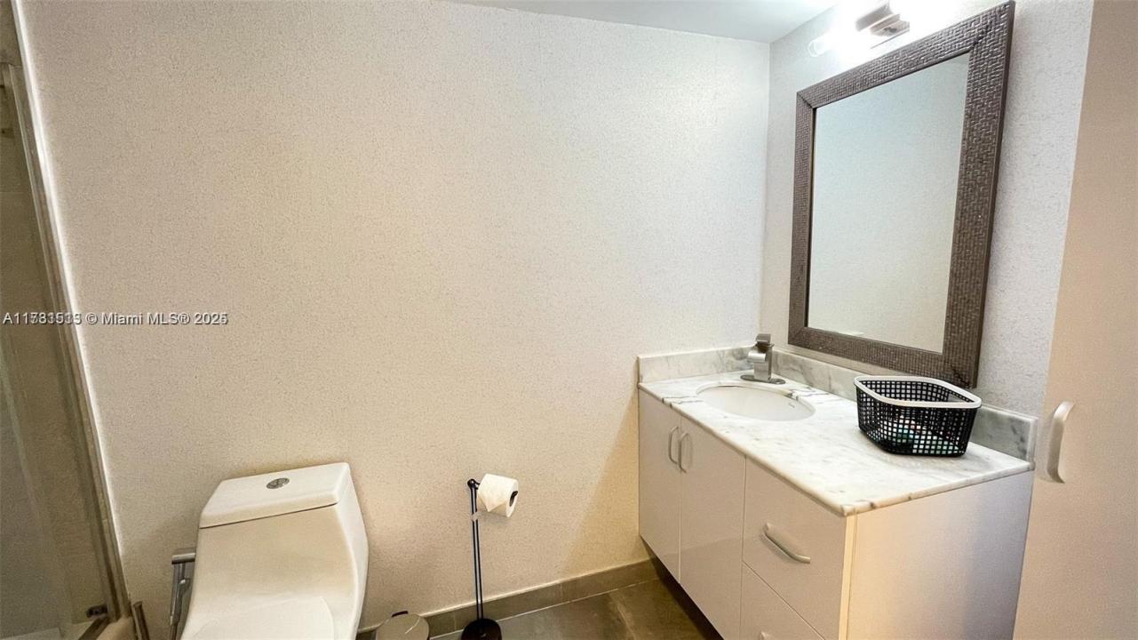 1200 Brickell Bay Dr 1702, Miami, FL 33131