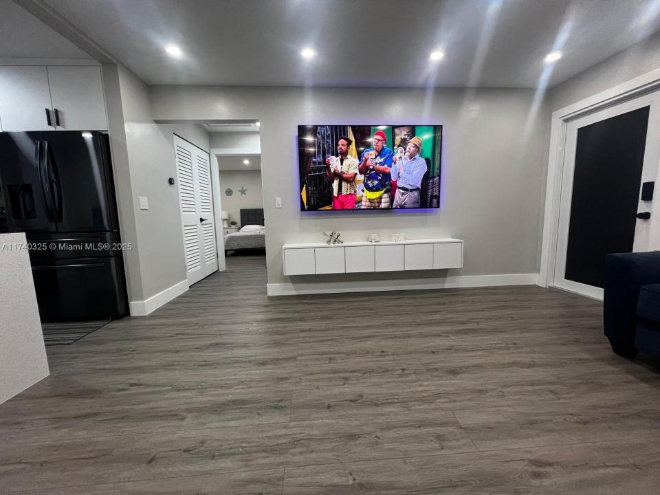 222 SW 8th St, Dania Beach, FL 33004