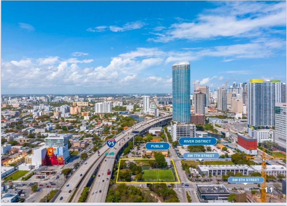 301 SW 8th St, Miami, FL 33130