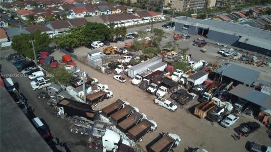 8962 NW 119th St, Hialeah Gardens, FL 33018